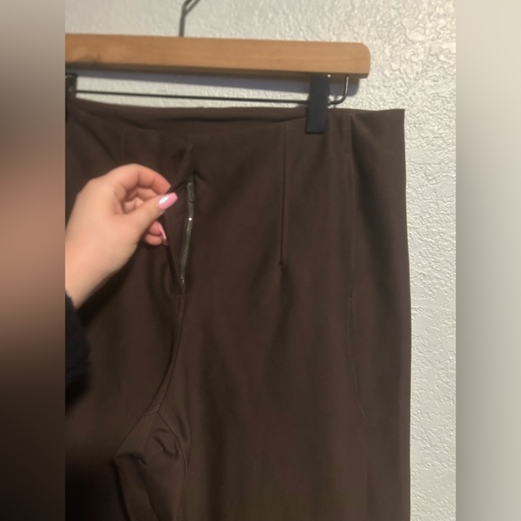 Lululemon Utilitech Relaxed-Fit Mid-Rise Trouser - Picture 12 of 16